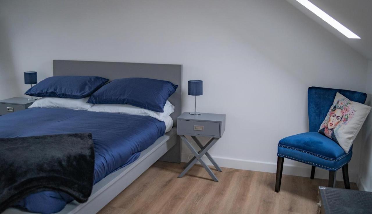The Red House Modern Stylish Home From Home Walking Distance To Cardiff Bay And City Centre With Parking エクステリア 写真
