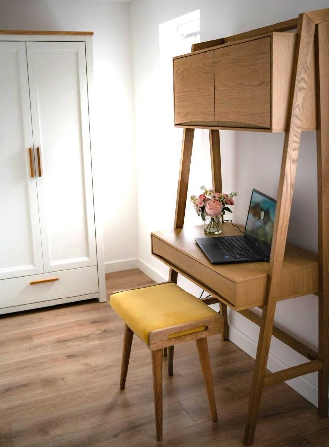 The Red House Modern Stylish Home From Home Walking Distance To Cardiff Bay And City Centre With Parking エクステリア 写真
