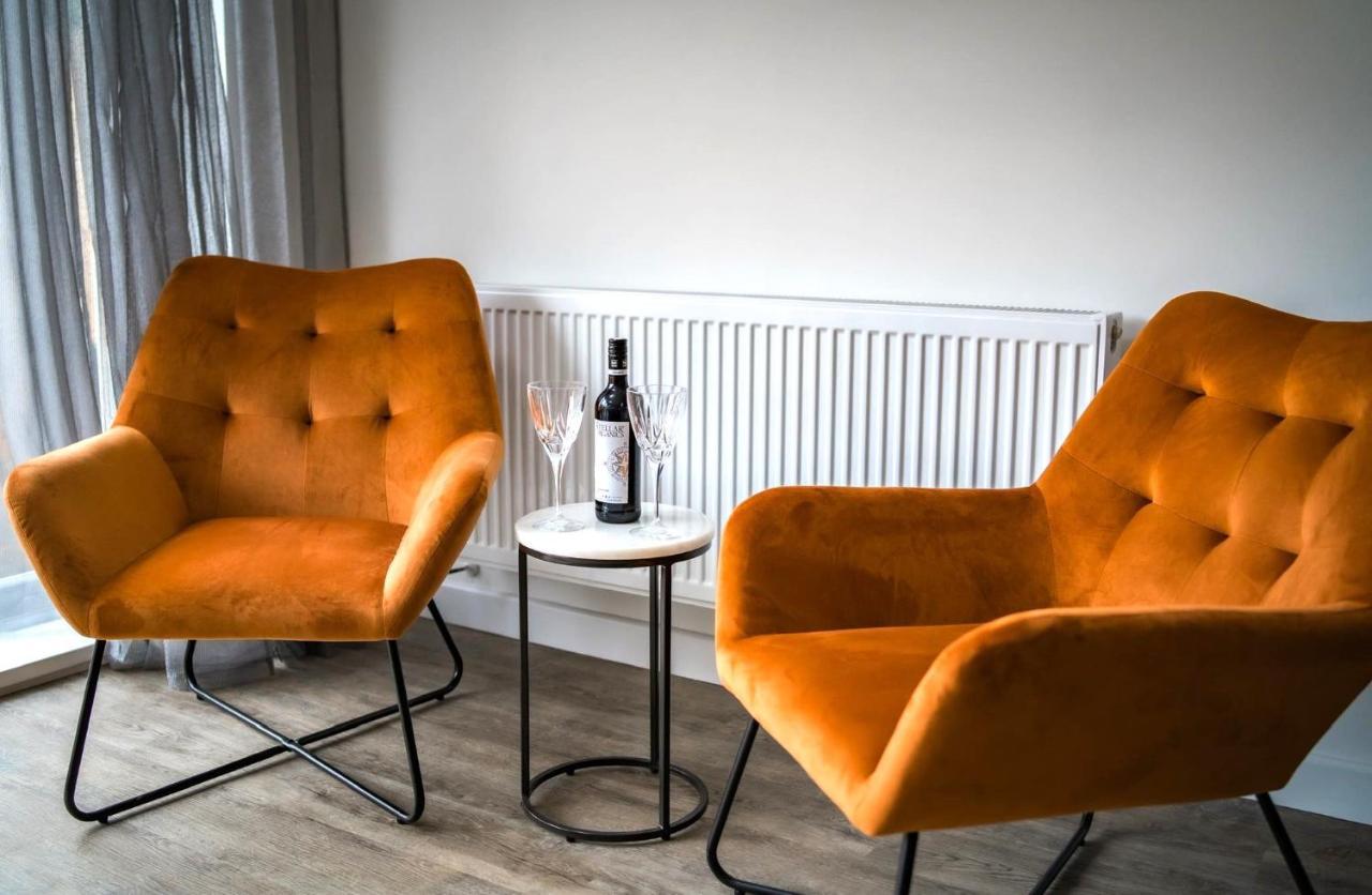The Red House Modern Stylish Home From Home Walking Distance To Cardiff Bay And City Centre With Parking エクステリア 写真