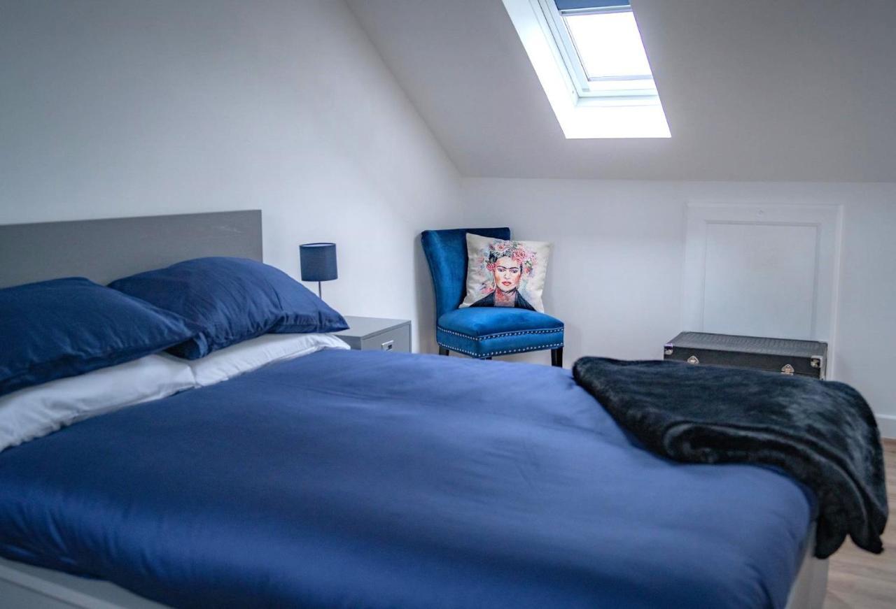 The Red House Modern Stylish Home From Home Walking Distance To Cardiff Bay And City Centre With Parking エクステリア 写真